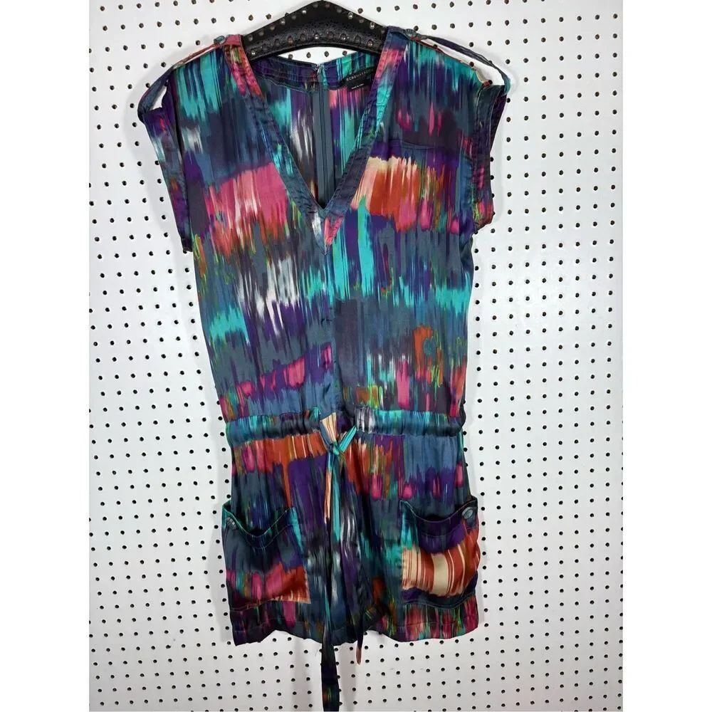 BCBGMaxazariaāV neck drawstring short jumpsuit size S